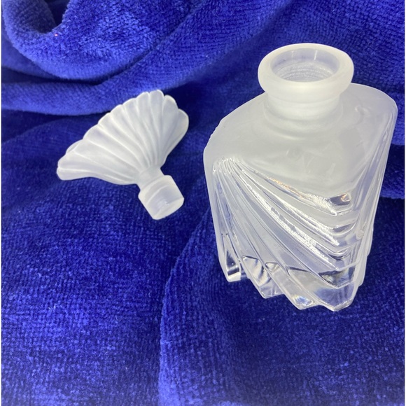 VINTAGE Frosted Glass Perfume Bottles (2) with Decorative Dauber Stopper - Picture 6 of 10